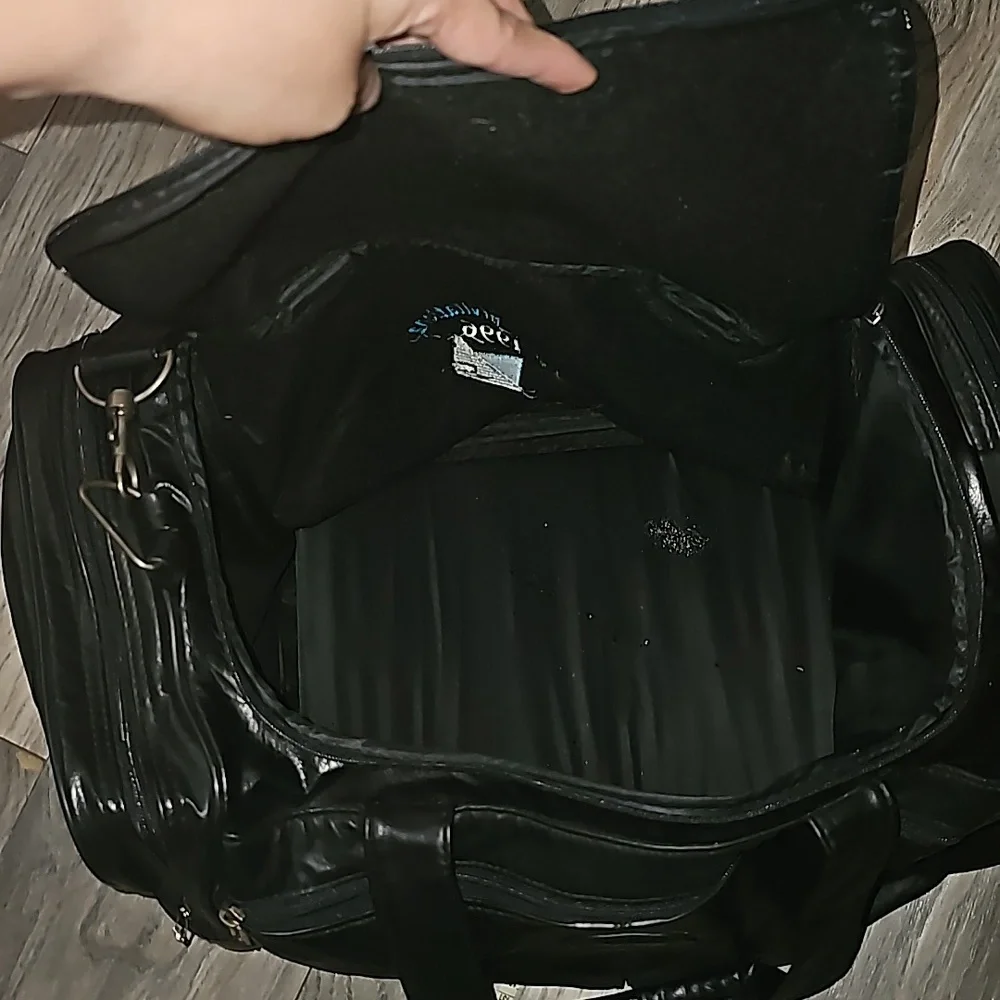 Converse duffle bag black leather vintage 1996 multi-pockets footed